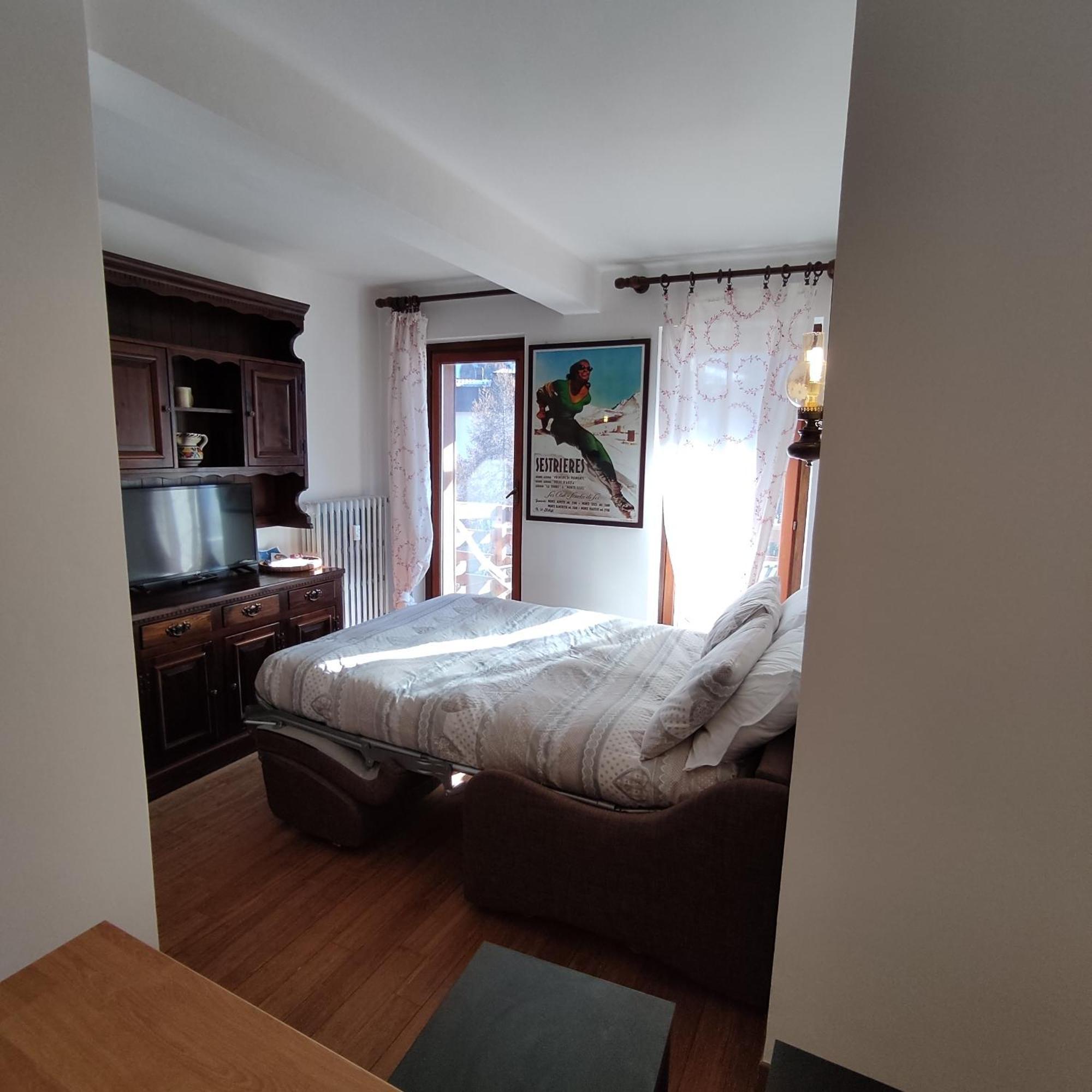 New Condominio Royal 塞斯特雷 外观 照片