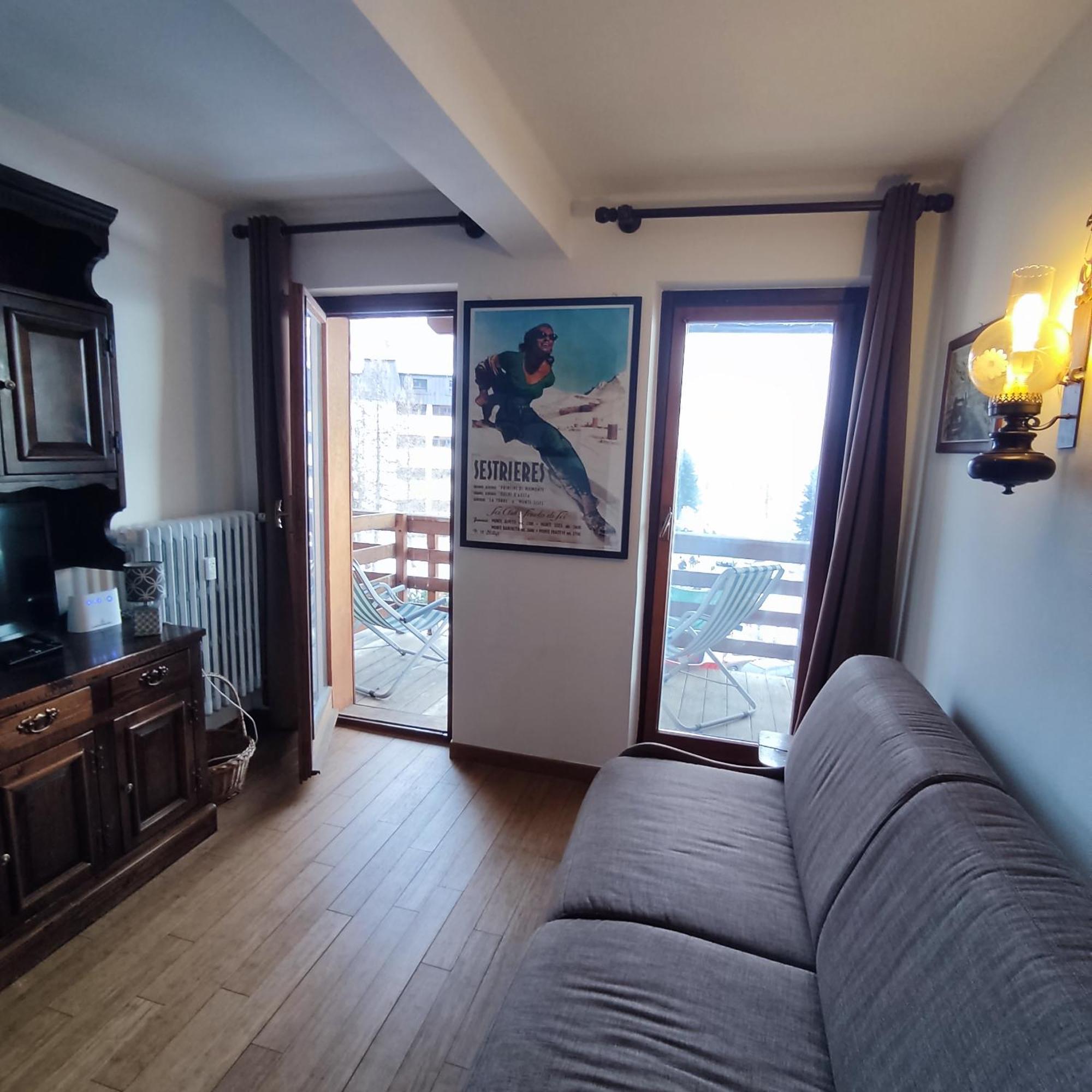 New Condominio Royal 塞斯特雷 外观 照片